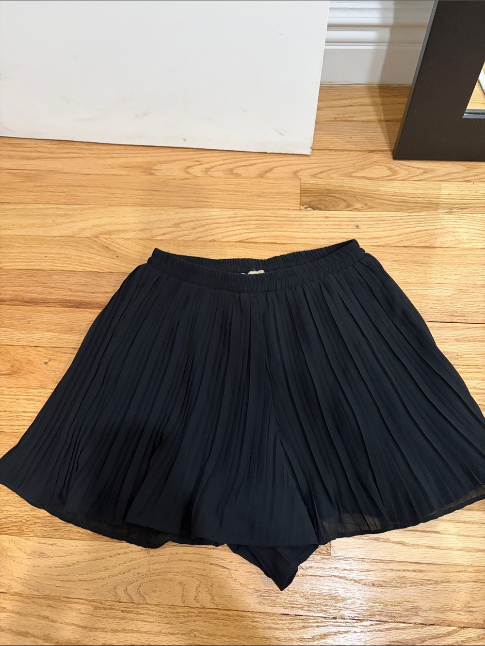 Women’s Black Pleated Skort with Elastic Waist